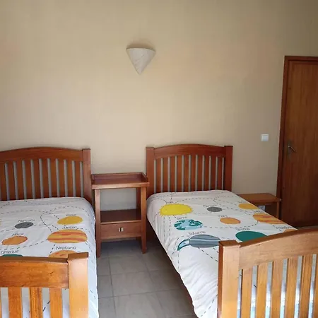 Modern In 80 M² Free Wifi Apartment